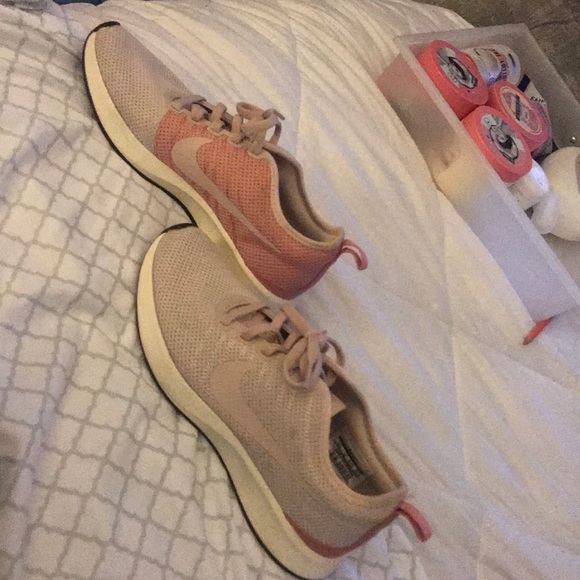 Woman’s 6.5 Nike sneakers - Picture 3 of 7